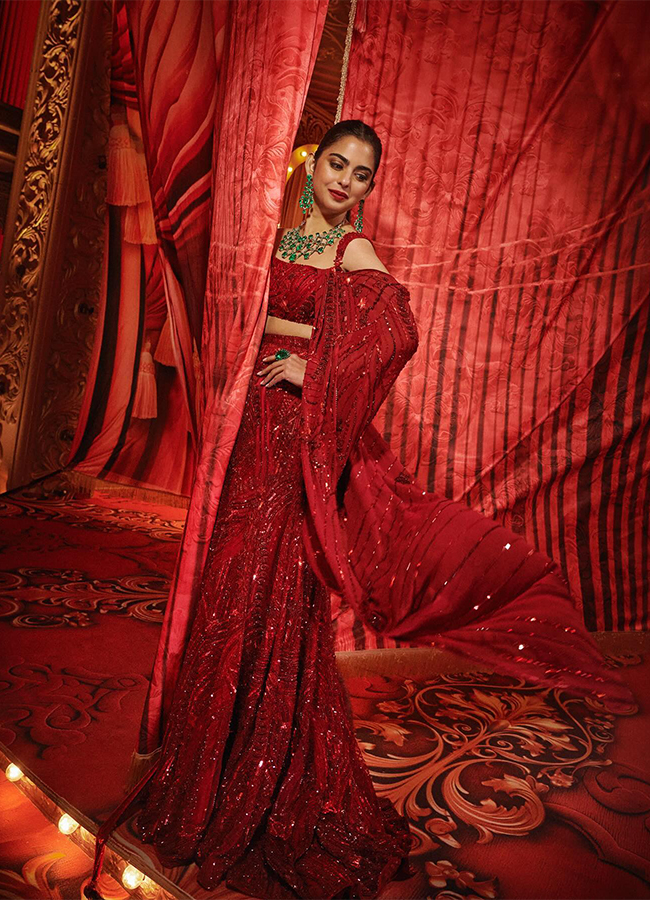 Isha_20Ambani_20Exquisite_20Looks_20At_20Anant_20Ambani_20And_20Radhika_20-5.jpg 5
