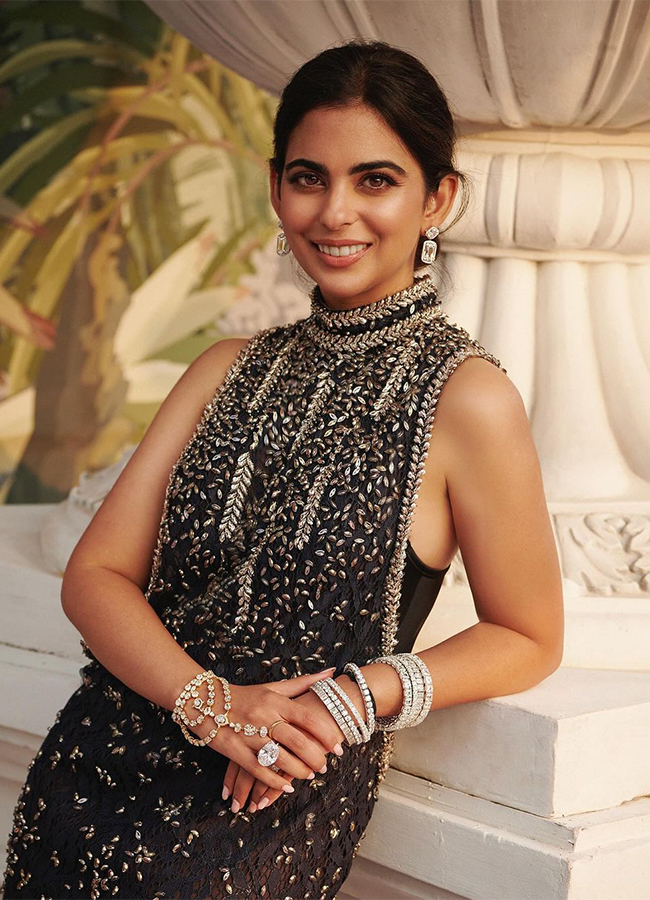 Isha_20Ambani_20Exquisite_20Looks_20At_20Anant_20Ambani_20And_20Radhika_20-8.jpg 8