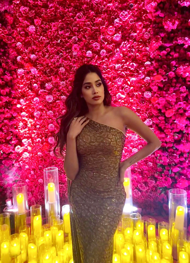 Janhvi-Kapoor-15.jpg 17