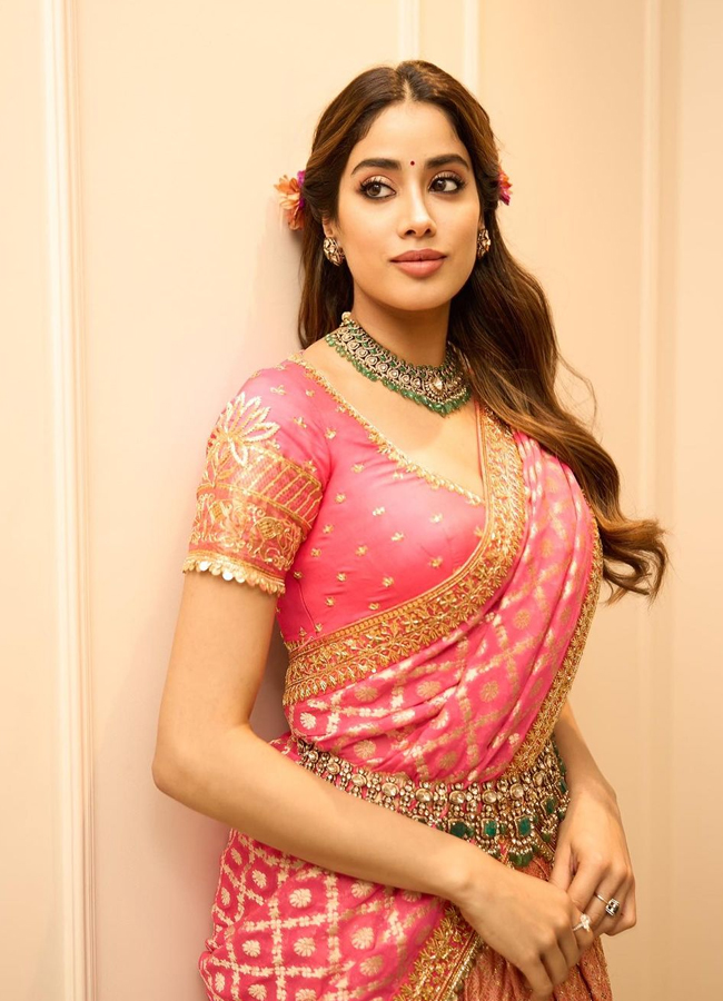 Janhvi-Kapoor-2.jpg 3