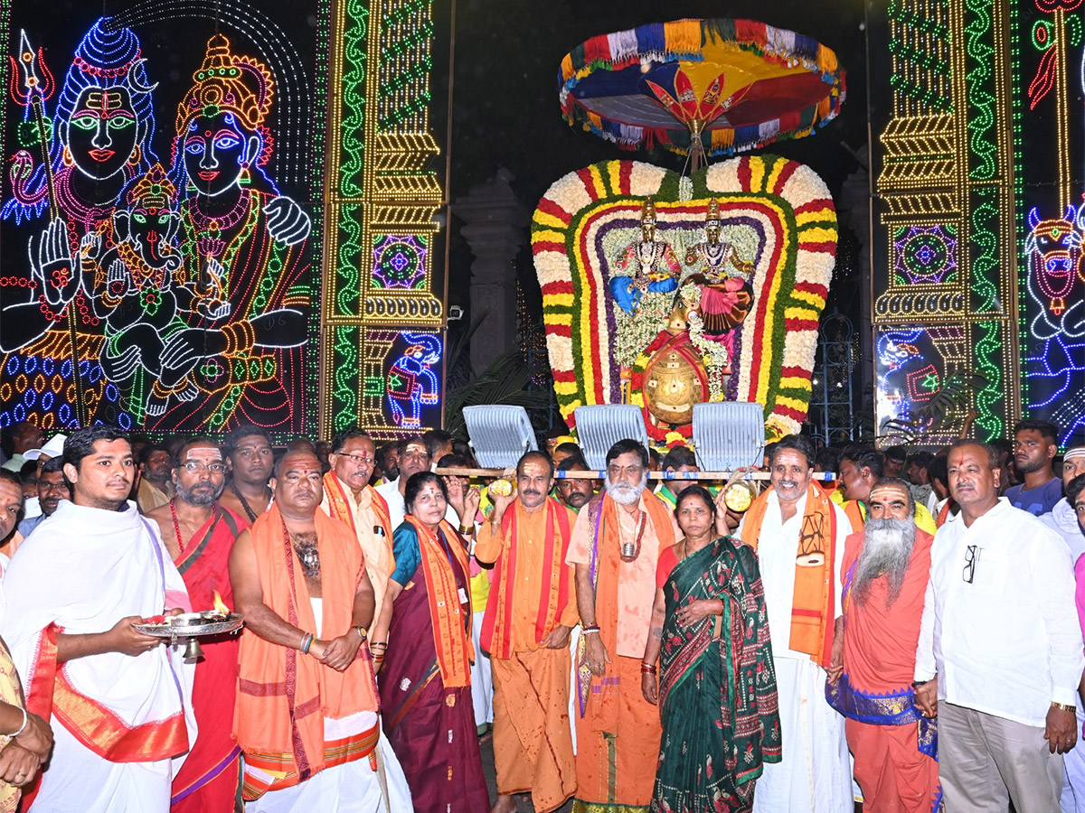 Maha_20Shivaratri_20Brahmotsavam_20at_20Srisailam_20Photos-3.jpg 3