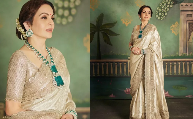 nitaambani_diamondneckles.jpg