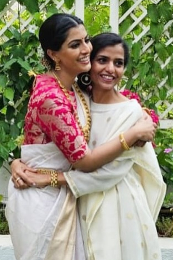 Actress_20Varalakshmi_20Sarathkumar_20Birthday_20Celebrations_20Photos_11.jpg 13