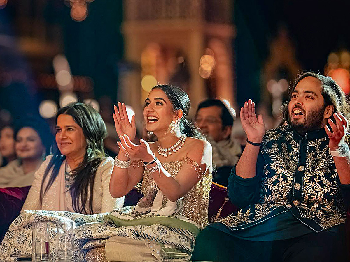 Anant_20Ambani_20and_20Radhika_20Merchant_27s_20pre_20wedding_20bash_20photos-5.jpg 5