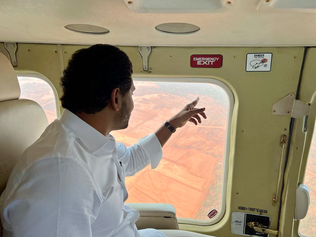 Andhra_20Pradesh_20CM_20YS_20Jagan_20Reddy_20conducts_20aerial_20survey_20in_20Bhogapuram_20Photo3.jpg 1