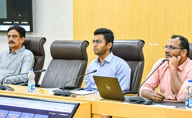 meeting1.jpg