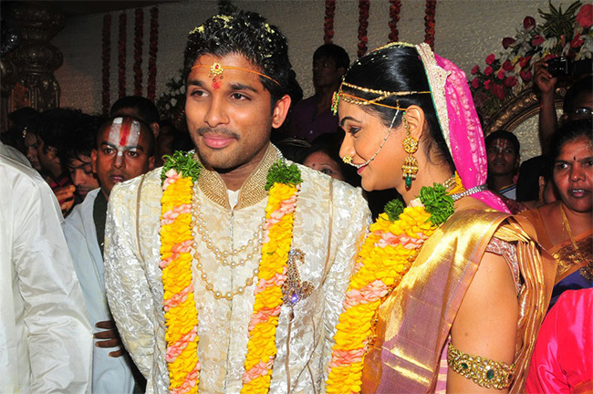 Allu_20Arjun_20Wishes_20Sneha_20Reddy_20On_2013th_20Wedding_20Anniversary-12.jpg 12