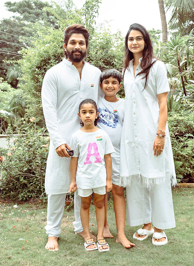 Allu_20Arjun_20Wishes_20Sneha_20Reddy_20On_2013th_20Wedding_20Anniversary-23.jpg 22