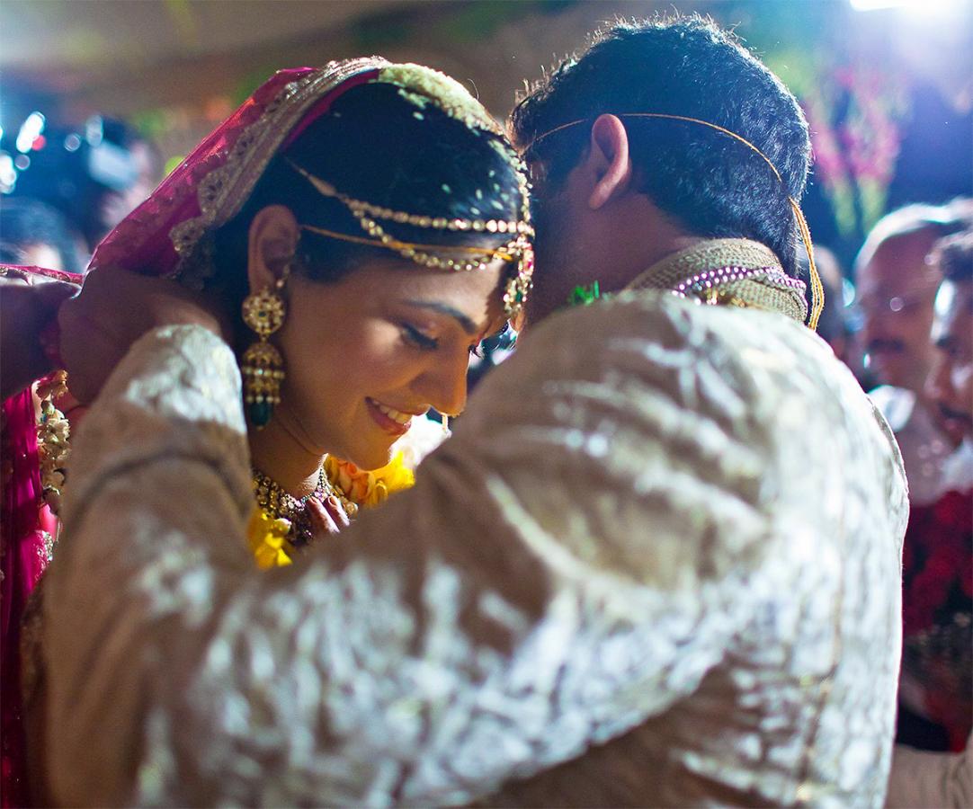 Allu_20Arjun_20Wishes_20Sneha_20Reddy_20On_2013th_20Wedding_20Anniversary-26.jpg 25