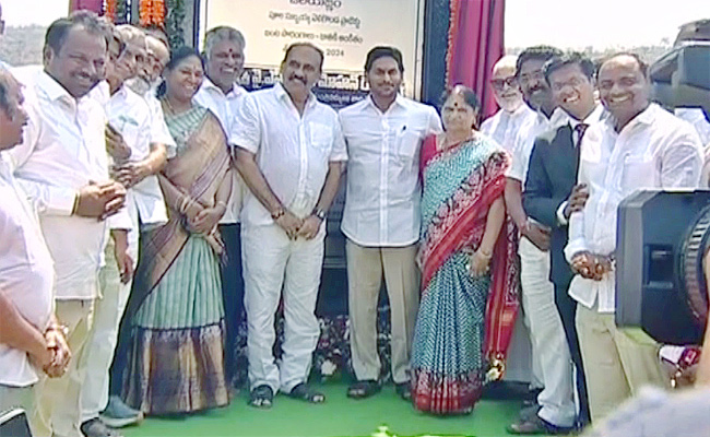 CM-YS-Jagan-Prakasam-And-Veligonda.jpg11.jpg