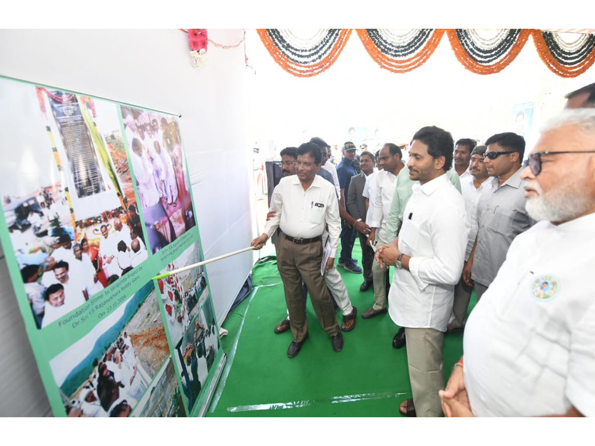 CM_20YS_20Jagan_20Tour_20In_20Prakasam_20District_20Photos_27.jpg 11