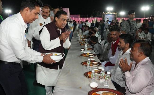 Mukesh_20ambani_laddu.jpg