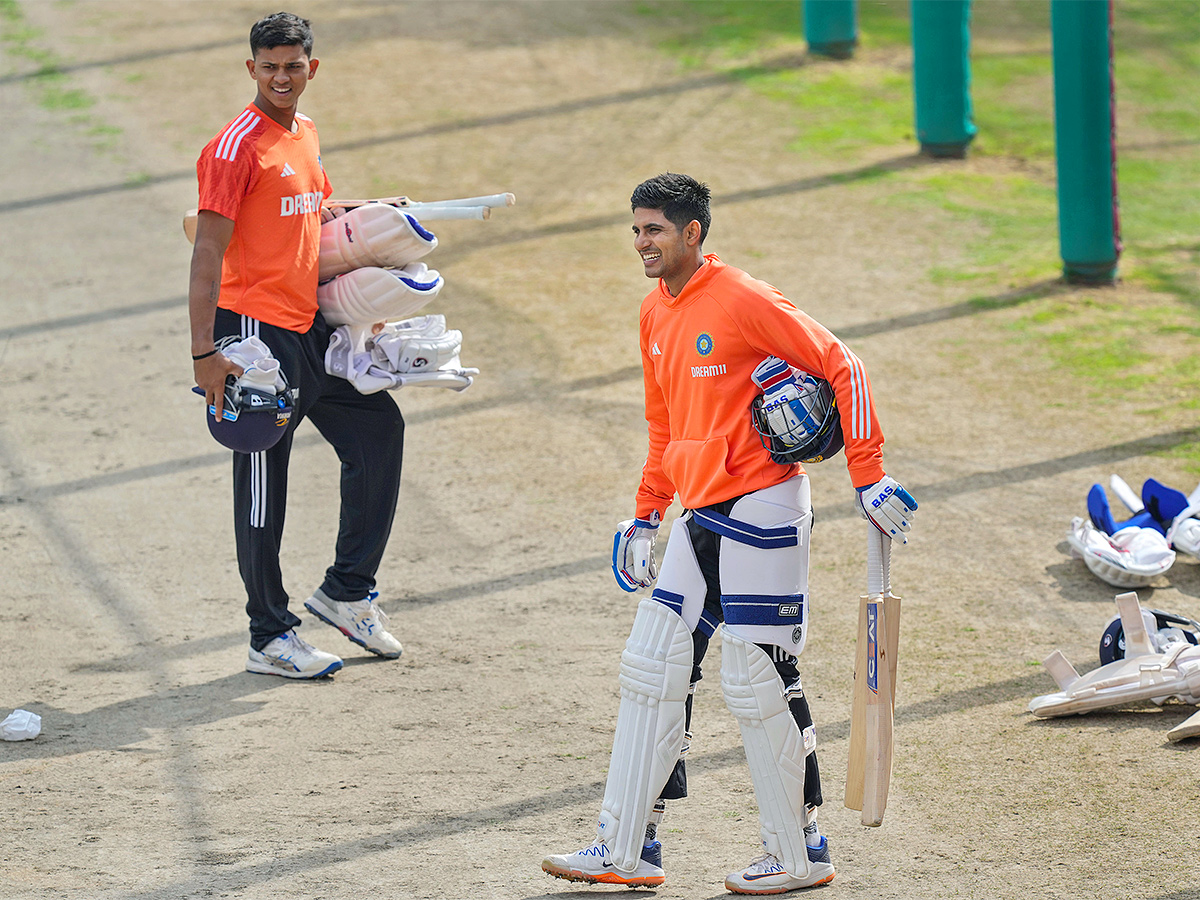 Test_20cricket_20match_20between_20India_20and_20England-13.jpg 13
