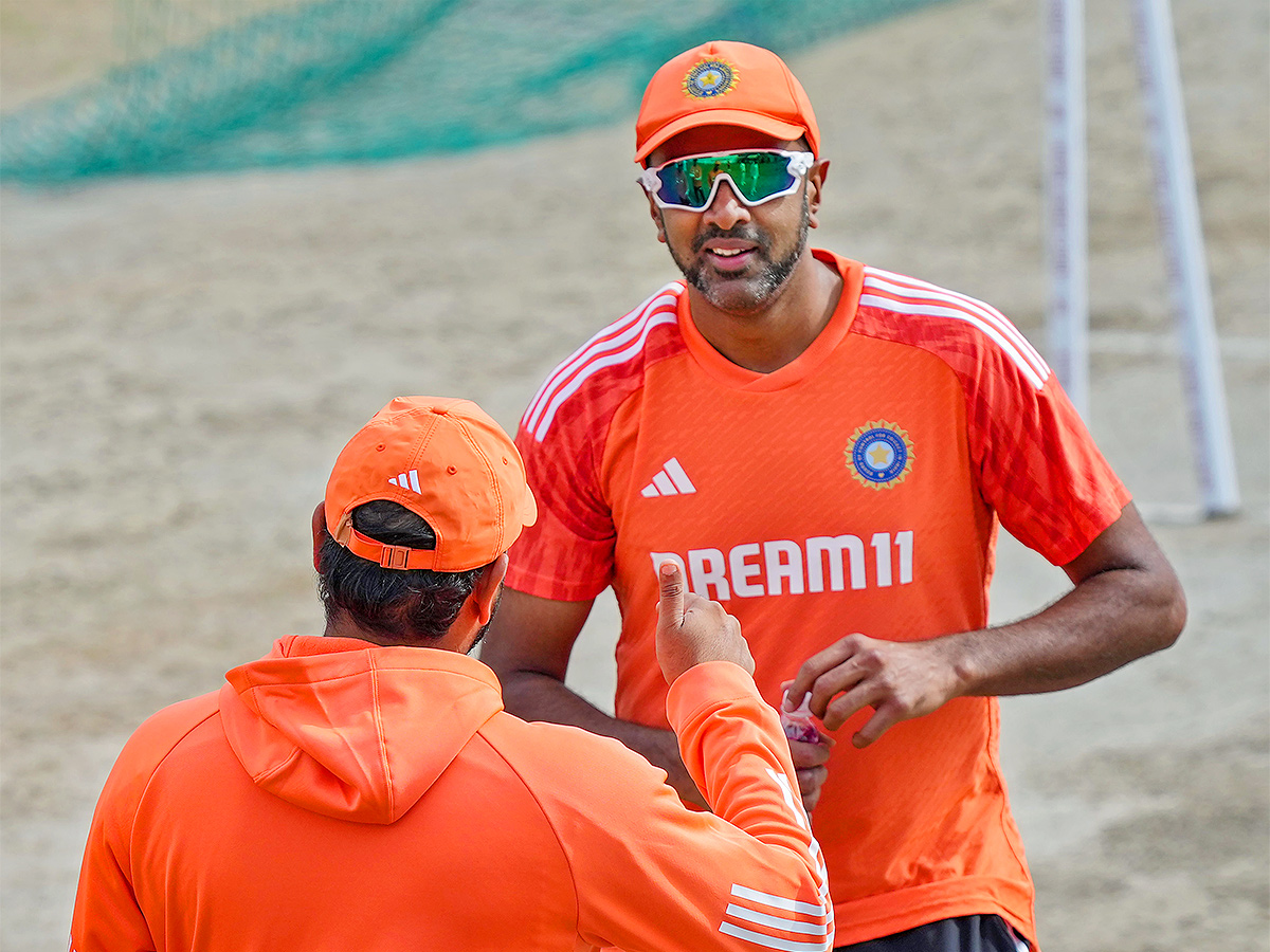 Test_20cricket_20match_20between_20India_20and_20England-2.jpg 2
