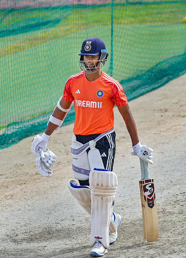 Test_20cricket_20match_20between_20India_20and_20England-24.jpg 23