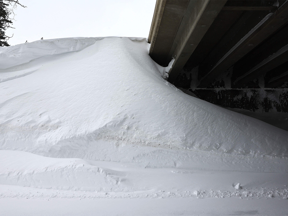Vehicles_20Stuck_20on_20California_20Interstate_20as_20Heavy_20Snow-27.jpg 25