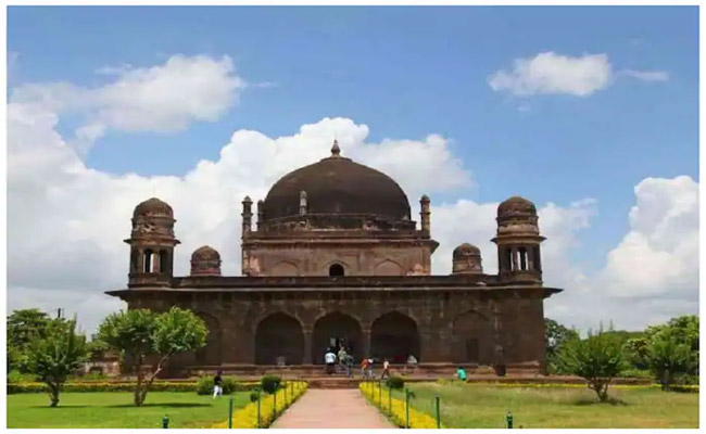 black-taj.jpg