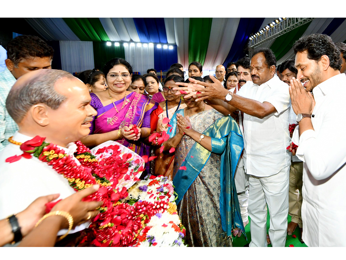 Anakapalli_20Public_20Grand_20Welcome_20to_20CM_20YS_20Jagan_20Photos_13.jpg 14
