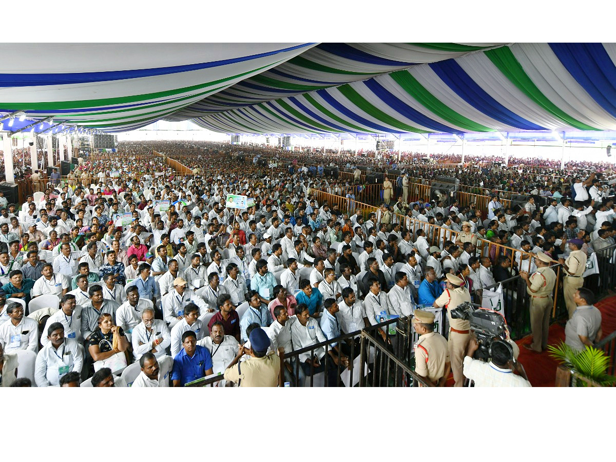 Anakapalli_20Public_20Grand_20Welcome_20to_20CM_20YS_20Jagan_20Photos_15.jpg 16