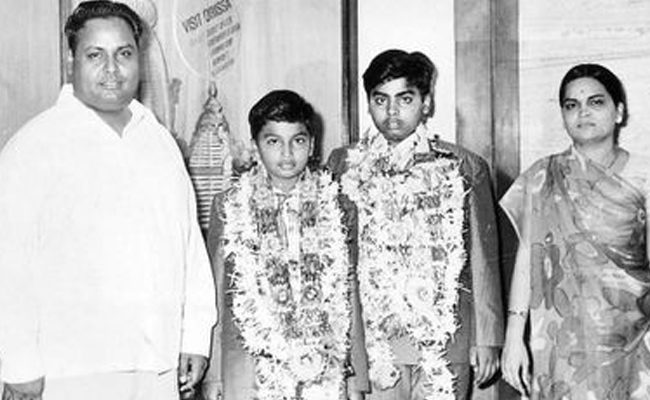 Interesting_20Facts_20About_20Dhirubhai_20Ambani_20Photos_2.jpg 3