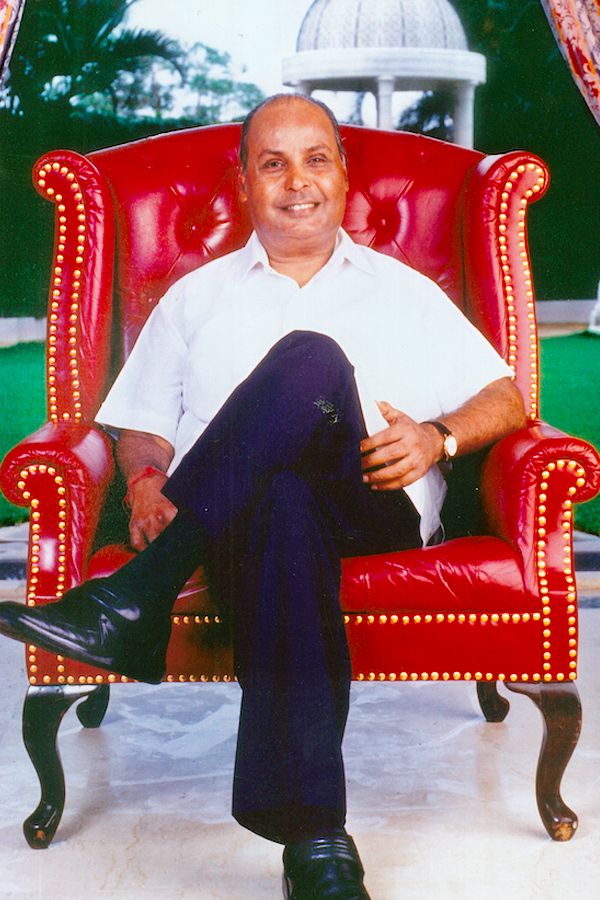Interesting_20Facts_20About_20Dhirubhai_20Ambani_20Photos_7.jpg 8