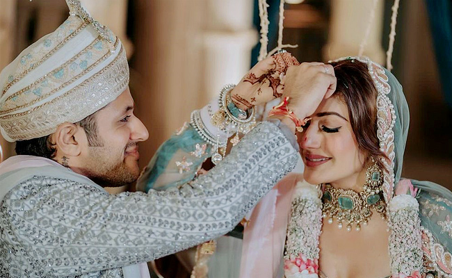 Surbhi_20Chandna_2C_20Karan_20Sharma_20share_20official_20pics_20from_20dreamy_20Jaipur_20ceremony_20Photos_5.jpg 6