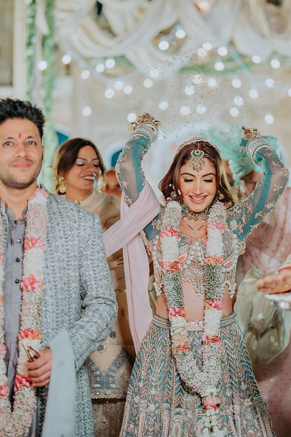 Surbhi_20Chandna_2C_20Karan_20Sharma_20share_20official_20pics_20from_20dreamy_20Jaipur_20ceremony_20Photos_7.jpg 8