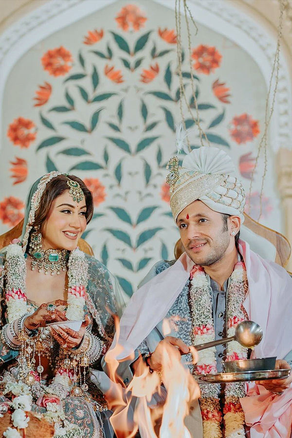 Surbhi_20Chandna_2C_20Karan_20Sharma_20share_20official_20pics_20from_20dreamy_20Jaipur_20ceremony_20Photos_9.jpg 10