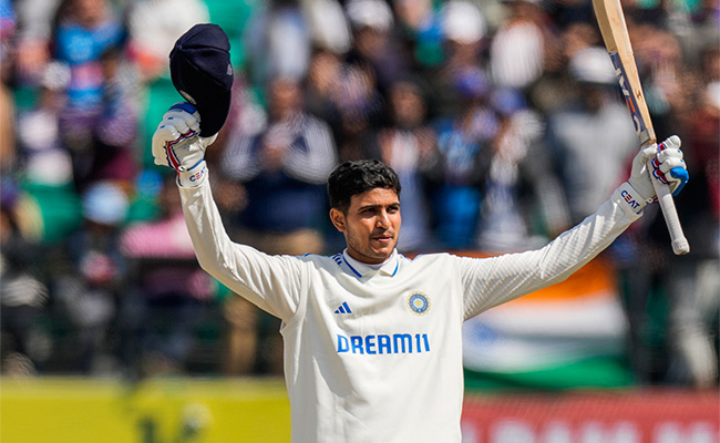 Shubman-Gill-celebrates-his-hundred.jpg