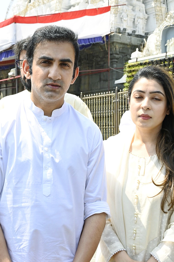 Cricketer_20Gautam_20Gambhir_20Family_20Visited_20Tirumala_20Srivari_20Temple_20Photos_7.jpg 8