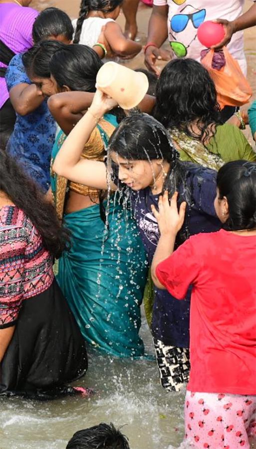Maha_20Shivaratri_202021_20Devotees_20Rush_20Beach_20Photos-10.jpg 8