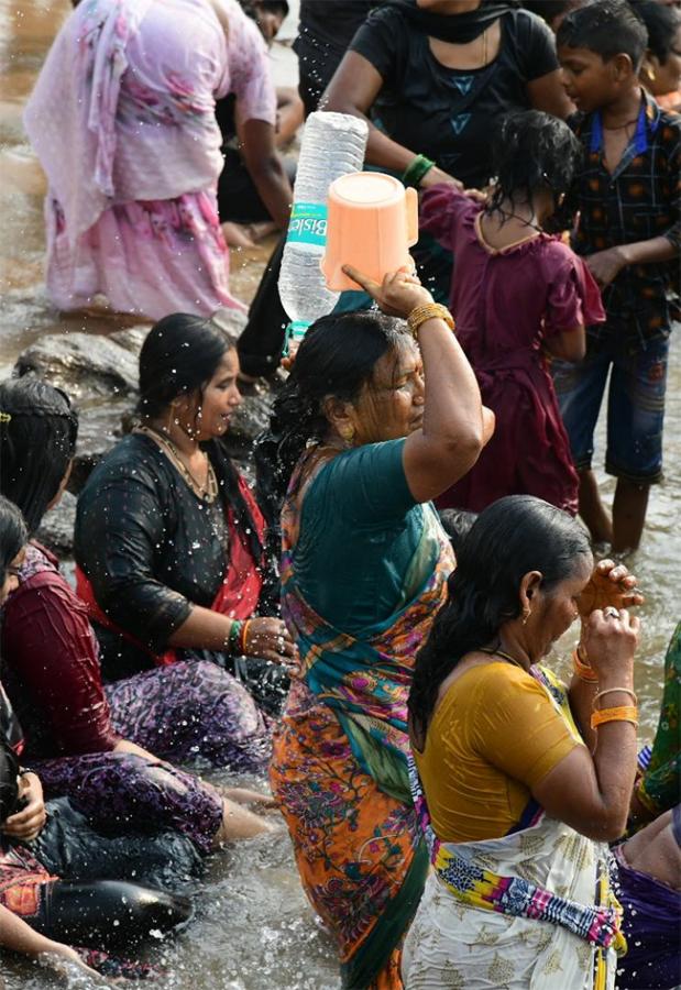 Maha_20Shivaratri_202021_20Devotees_20Rush_20Beach_20Photos-16.jpg 14