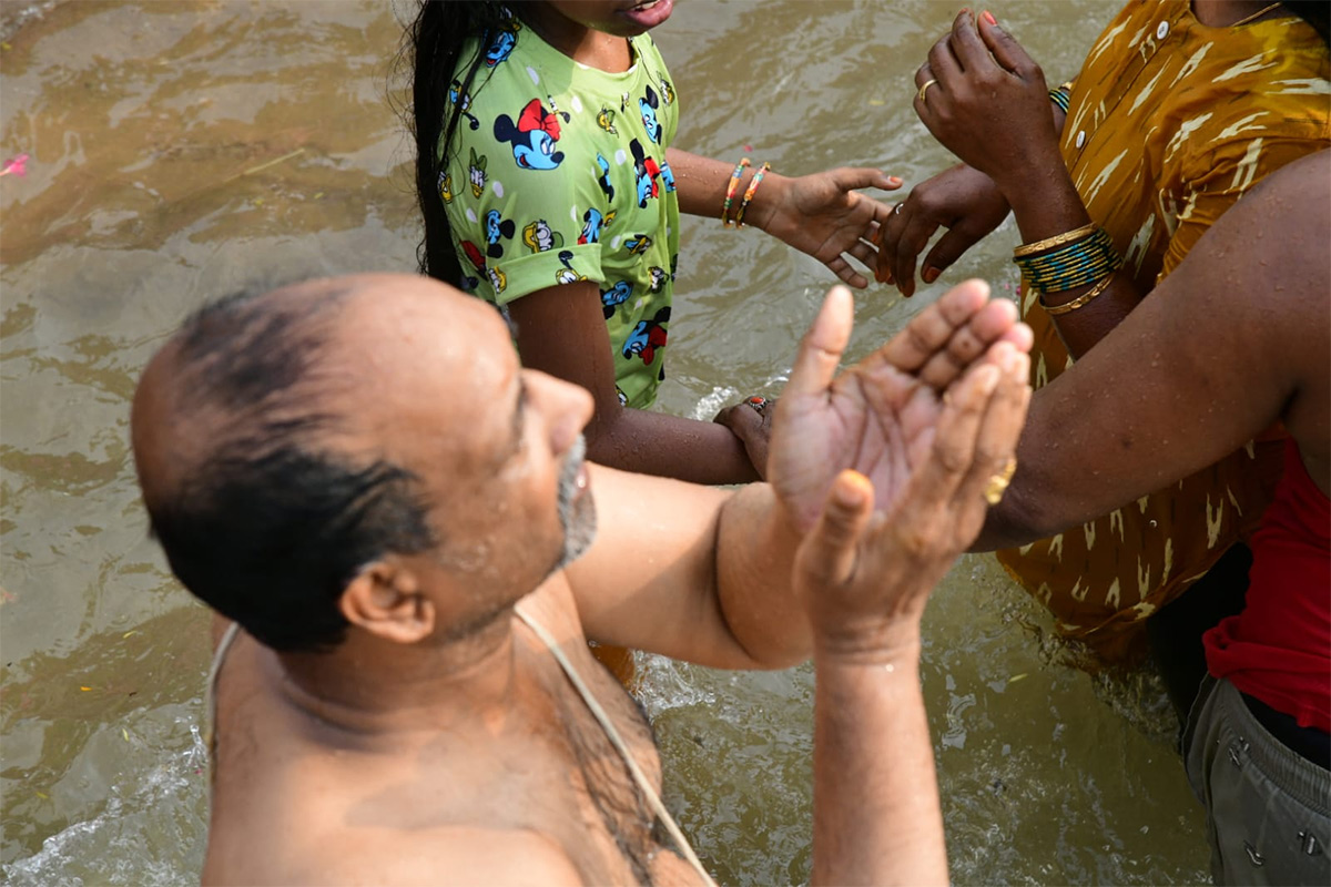 Maha_20Shivaratri_202021_20Devotees_20Rush_20Beach_20Photos-17.jpg 15