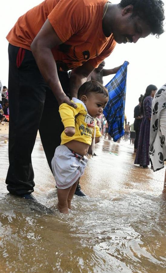 Maha_20Shivaratri_202021_20Devotees_20Rush_20Beach_20Photos-20.jpg 17