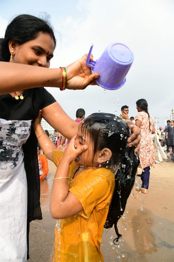 Maha_20Shivaratri_202021_20Devotees_20Rush_20Beach_20Photos-21.jpg 18
