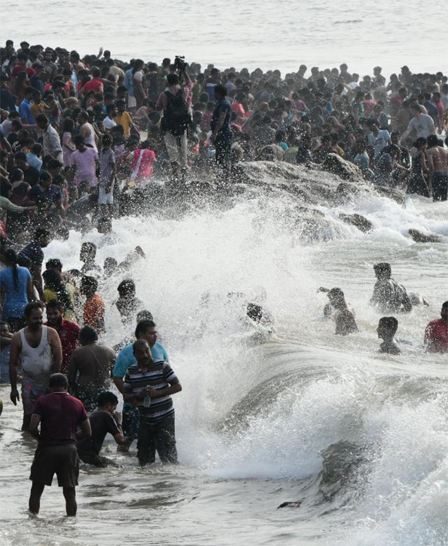 Maha_20Shivaratri_202021_20Devotees_20Rush_20Beach_20Photos-23.jpg 20