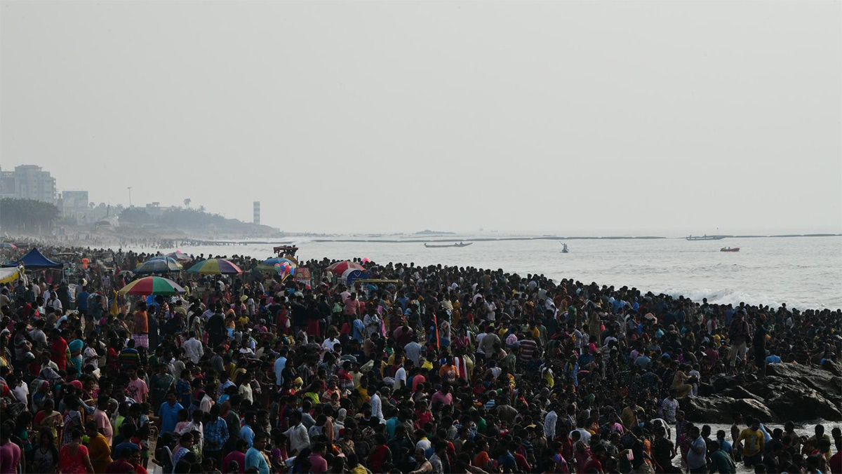 Maha_20Shivaratri_202021_20Devotees_20Rush_20Beach_20Photos-24.jpg 21