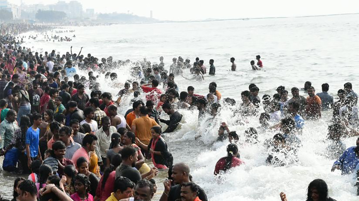 Maha_20Shivaratri_202021_20Devotees_20Rush_20Beach_20Photos-7.jpg 6