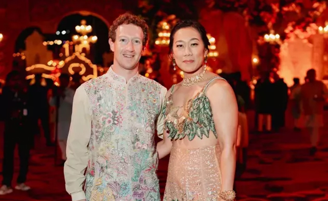Mark_20ZuckerbergWifePendantLost.jpg