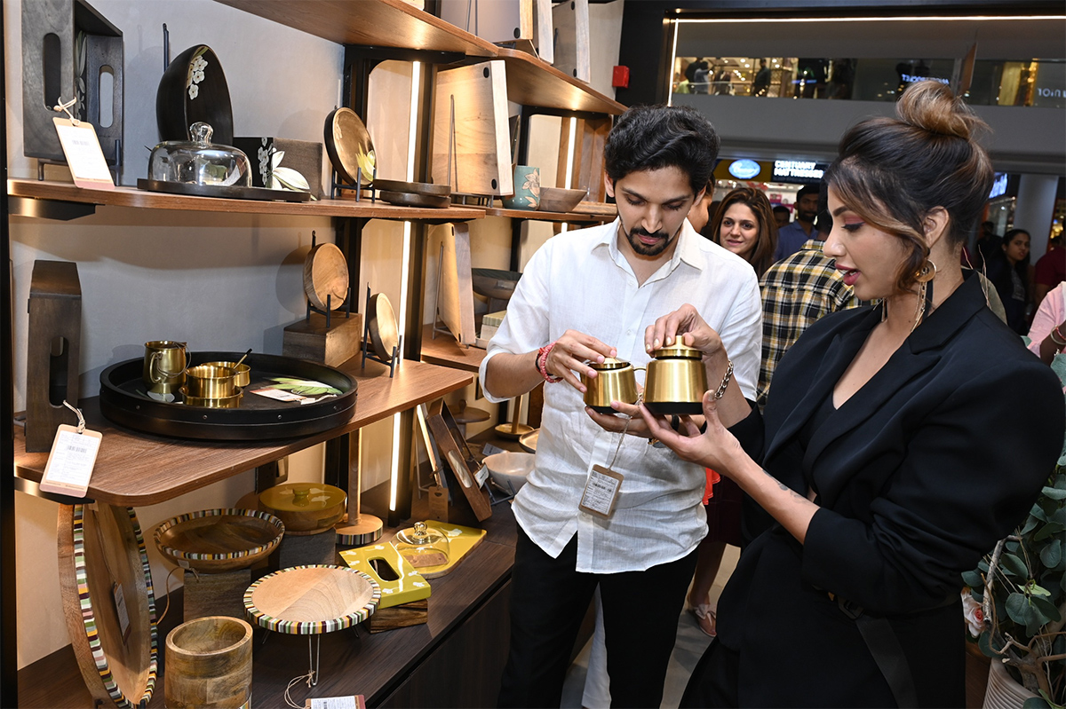 Actress_20Tejaswi_20Madivada_20Launch_20ELLEMENTRY_20Store-13.jpg 11