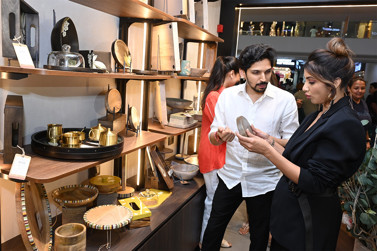 Actress_20Tejaswi_20Madivada_20Launch_20ELLEMENTRY_20Store-8.jpg 6