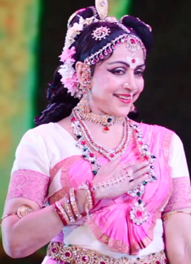 Hema-Malini-1.jpg 2