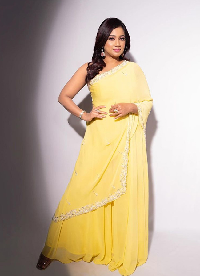 Shreya-Ghoshal-3.jpg 9