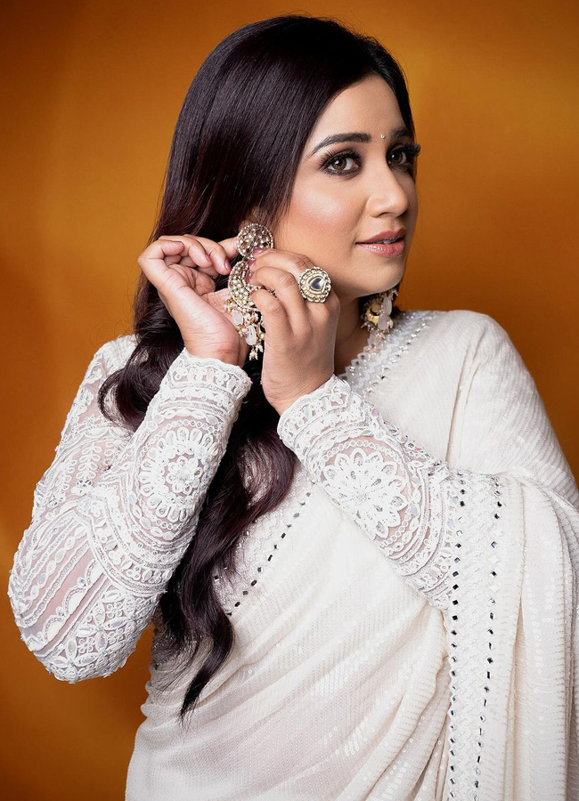 Shreya-Ghoshal-7.jpg 13