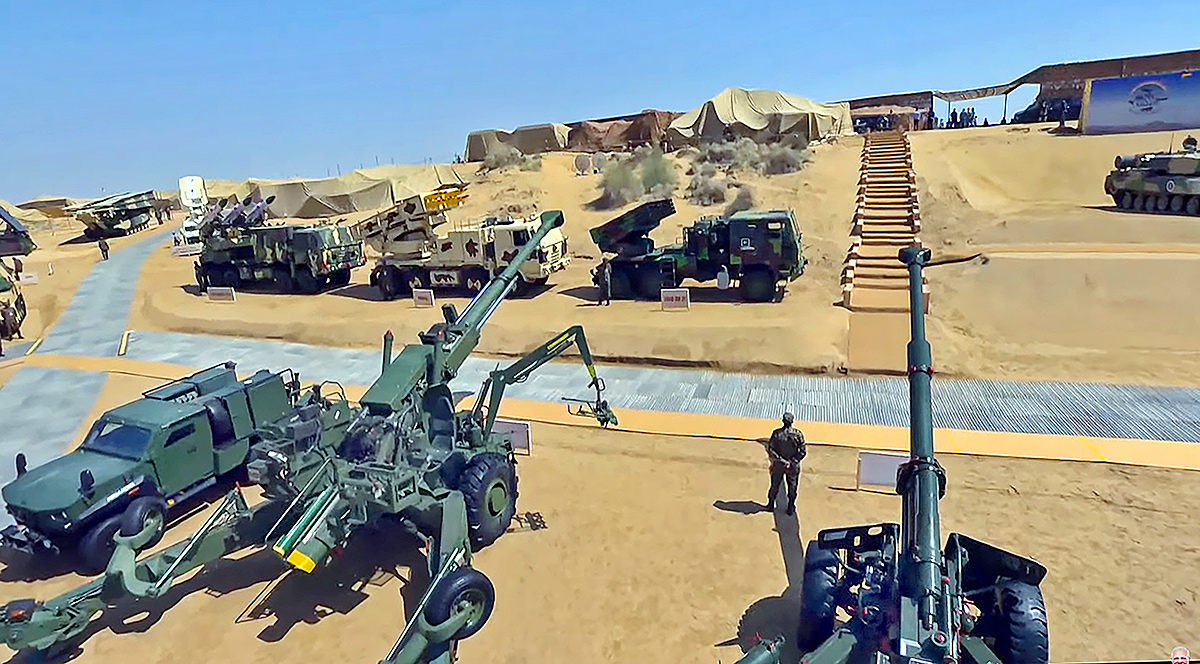 Indian_20Army_20on_20display_20during_20the_20Exercise_20Bharat_20Shakti_20in_20Pokhran-4.jpg 4