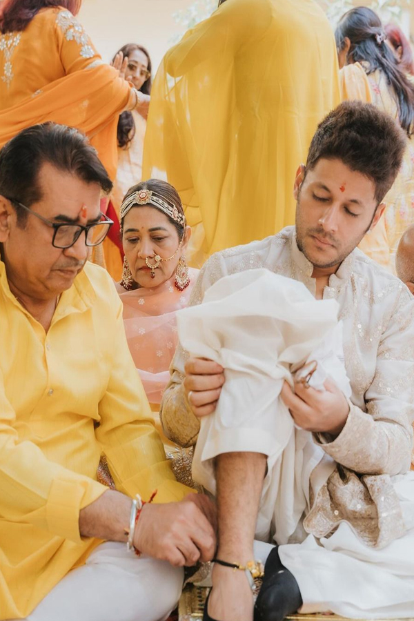 SurbhiChandnaKaranSharma_20haldiceremony10.jpg 11