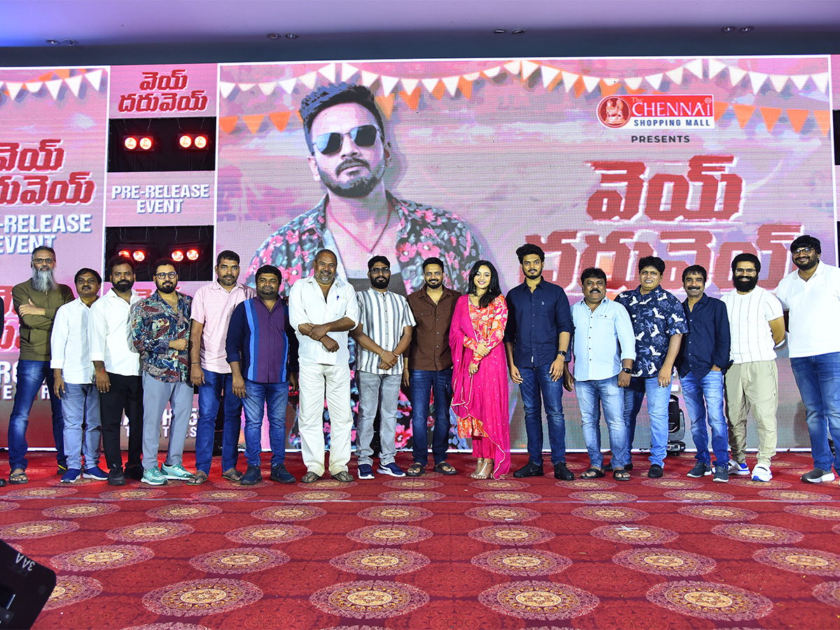 Vey_20Dharuvey_20Movie_20Pre_20Release_20Event_20Photos-12.jpg 12