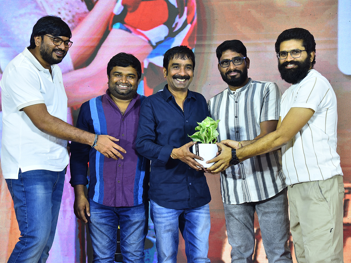 Vey_20Dharuvey_20Movie_20Pre_20Release_20Event_20Photos-25.jpg 24
