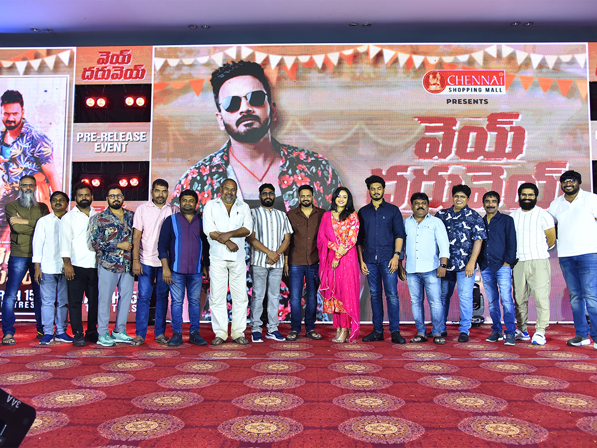 Vey_20Dharuvey_20Movie_20Pre_20Release_20Event_20Photos-4.jpg 4