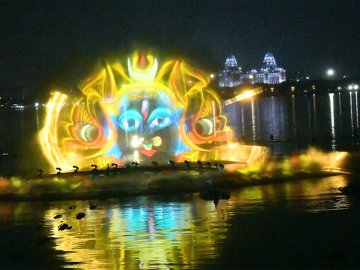 Water_20Laser_20Show_20at_20Tankbund_20Hyderabad-14.jpg 12